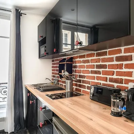 Design Near Metro And Eiffel Tower *