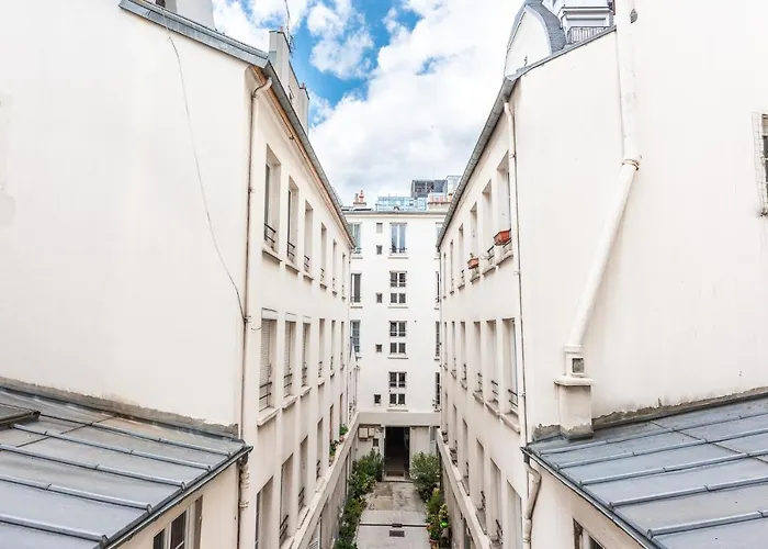 Design Near Metro And Eiffel Tower Apartman *