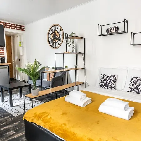 Design Near Metro And Eiffel Tower *