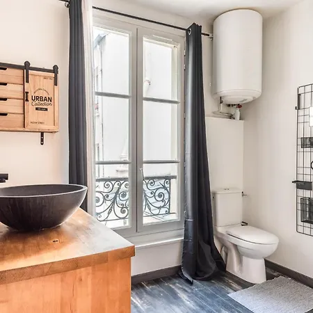 Design Near Metro And Eiffel Tower アパート